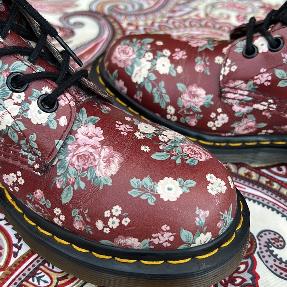 🌺🌸 Dr. Martens Burgundy Rose Floral Boots 🌸🌺 - Picture 11 of 16